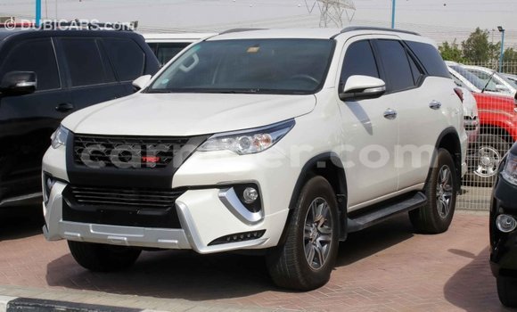 Sayi Imported Toyota Fortuner White Mota in Import - Dubai a Agadez Sayi Imported Toyota Fortuner White Mota in Import - Dubai a Agadez