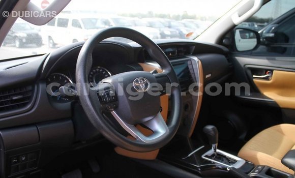 Sayi Imported Toyota Fortuner White Mota in Import - Dubai a Agadez Sayi Imported Toyota Fortuner White Mota in Import - Dubai a Agadez