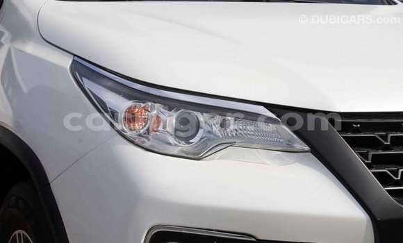 Sayi Imported Toyota Fortuner White Mota in Import - Dubai a Agadez Sayi Imported Toyota Fortuner White Mota in Import - Dubai a Agadez
