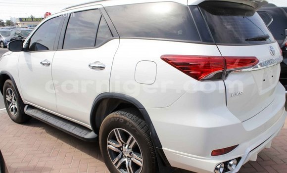 Sayi Imported Toyota Fortuner White Mota in Import - Dubai a Agadez Sayi Imported Toyota Fortuner White Mota in Import - Dubai a Agadez