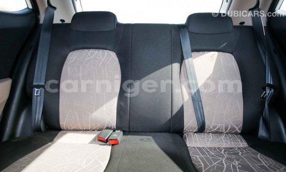 Sayi Imported Hyundai i10 White Mota in Import - Dubai a Agadez Sayi Imported Hyundai i10 White Mota in Import - Dubai a Agadez