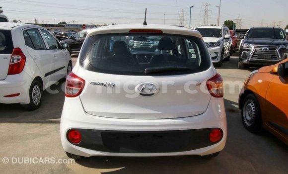 Sayi Imported Hyundai i10 White Mota in Import - Dubai a Agadez Sayi Imported Hyundai i10 White Mota in Import - Dubai a Agadez