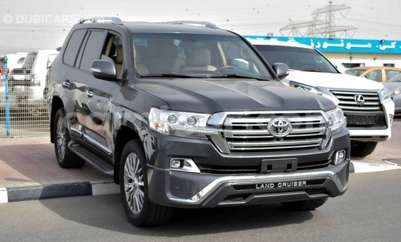 Buy Import Toyota Land Cruiser Other Truck in Import - Dubai in Agadez Buy Import Toyota Land Cruiser Other Truck in Import - Dubai in Agadez