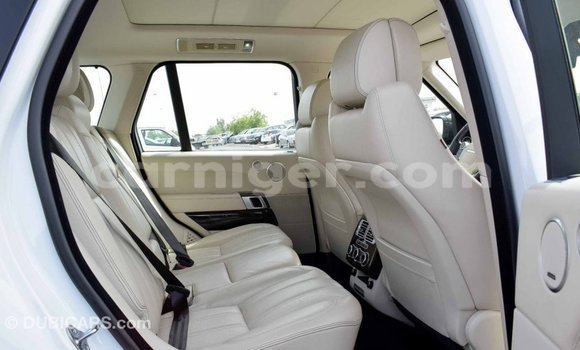 Sayi Imported Land Rover Range Rover White Mota in Import - Dubai a Agadez Sayi Imported Land Rover Range Rover White Mota in Import - Dubai a Agadez