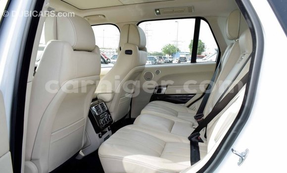 Sayi Imported Land Rover Range Rover White Mota in Import - Dubai a Agadez Sayi Imported Land Rover Range Rover White Mota in Import - Dubai a Agadez
