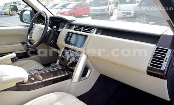Sayi Imported Land Rover Range Rover White Mota in Import - Dubai a Agadez Sayi Imported Land Rover Range Rover White Mota in Import - Dubai a Agadez