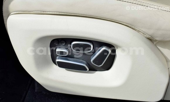 Sayi Imported Land Rover Range Rover White Mota in Import - Dubai a Agadez Sayi Imported Land Rover Range Rover White Mota in Import - Dubai a Agadez