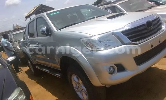 Sayi Na hannu Toyota Hilux Silver Mota in Niamey a Niamey Sayi Na hannu Toyota Hilux Silver Mota in Niamey a Niamey