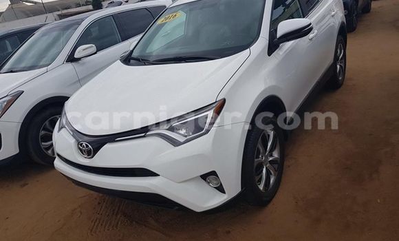Sayi Na hannu Toyota RAV4 White Mota in Niamey a Niamey Sayi Na hannu Toyota RAV4 White Mota in Niamey a Niamey