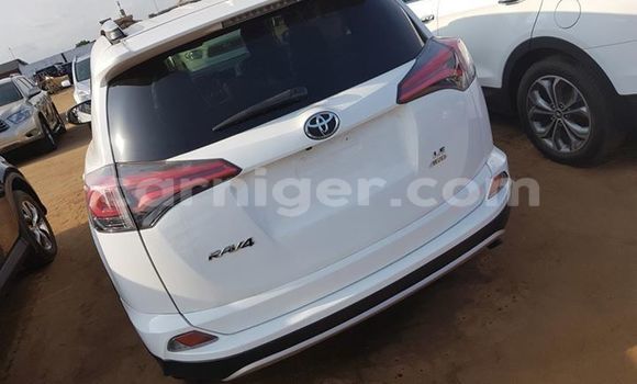 Sayi Na hannu Toyota RAV4 White Mota in Niamey a Niamey Sayi Na hannu Toyota RAV4 White Mota in Niamey a Niamey