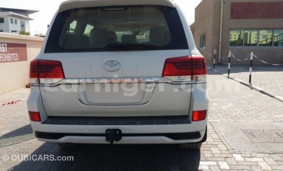 Buy Import Toyota Land Cruiser White Truck in Import - Dubai in Agadez Buy Import Toyota Land Cruiser White Truck in Import - Dubai in Agadez