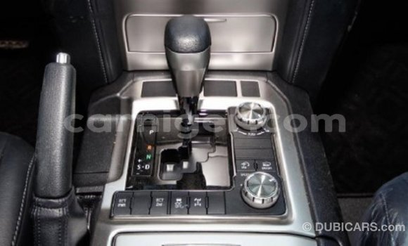 Buy Import Toyota Land Cruiser White Truck in Import - Dubai in Agadez Buy Import Toyota Land Cruiser White Truck in Import - Dubai in Agadez