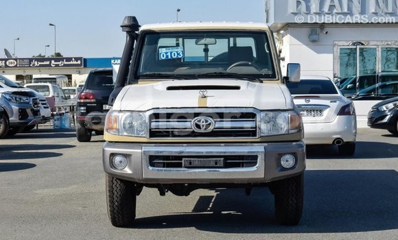Buy Import Toyota Land Cruiser Beige Truck in Import - Dubai in Agadez Buy Import Toyota Land Cruiser Beige Truck in Import - Dubai in Agadez