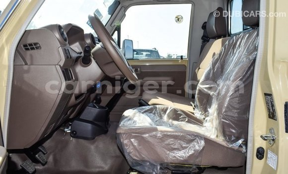 Buy Import Toyota Land Cruiser Beige Truck in Import - Dubai in Agadez Buy Import Toyota Land Cruiser Beige Truck in Import - Dubai in Agadez