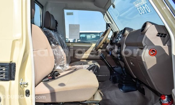 Buy Import Toyota Land Cruiser Beige Truck in Import - Dubai in Agadez Buy Import Toyota Land Cruiser Beige Truck in Import - Dubai in Agadez