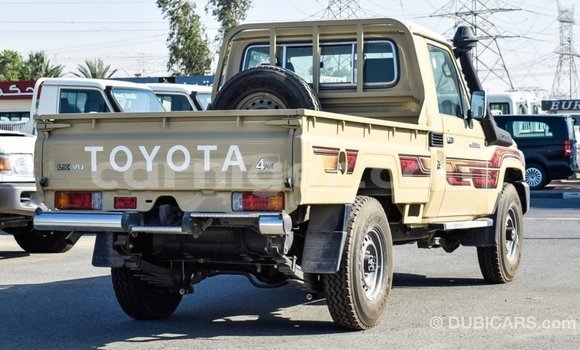 Buy Import Toyota Land Cruiser Beige Truck in Import - Dubai in Agadez Buy Import Toyota Land Cruiser Beige Truck in Import - Dubai in Agadez