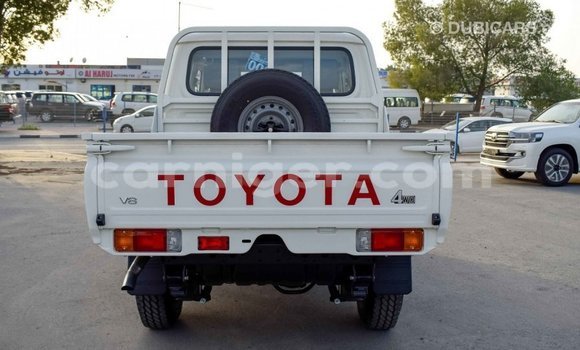 Buy Import Toyota Pickup White Car in Import - Dubai in Agadez Buy Import Toyota Pickup White Car in Import - Dubai in Agadez