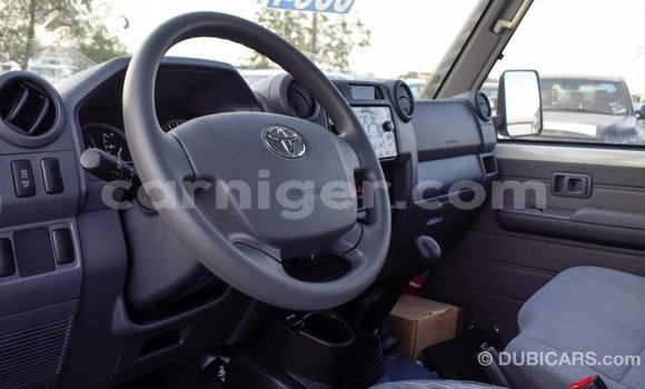 Buy Import Toyota Pickup White Car in Import - Dubai in Agadez Buy Import Toyota Pickup White Car in Import - Dubai in Agadez