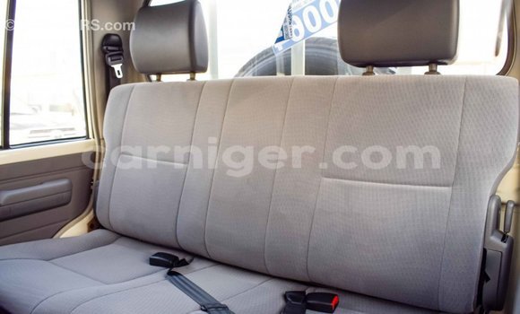 Buy Import Toyota Pickup White Car in Import - Dubai in Agadez Buy Import Toyota Pickup White Car in Import - Dubai in Agadez