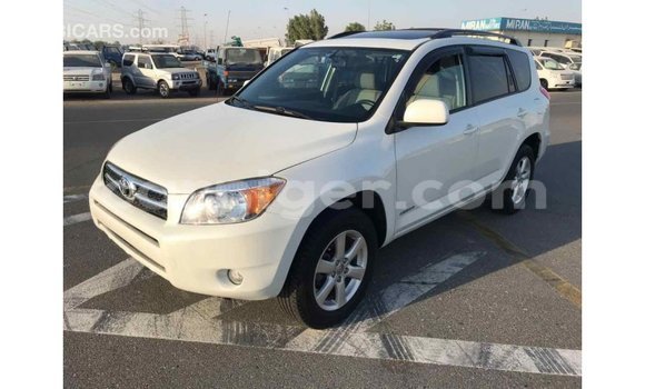 Buy Import Toyota Ade White Truck in Import - Dubai in Agadez Buy Import Toyota Ade White Truck in Import - Dubai in Agadez
