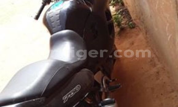 Sayi Na hannu Suzuki 750 Black Motsi in Niamey a Niamey Sayi Na hannu Suzuki 750 Black Motsi in Niamey a Niamey