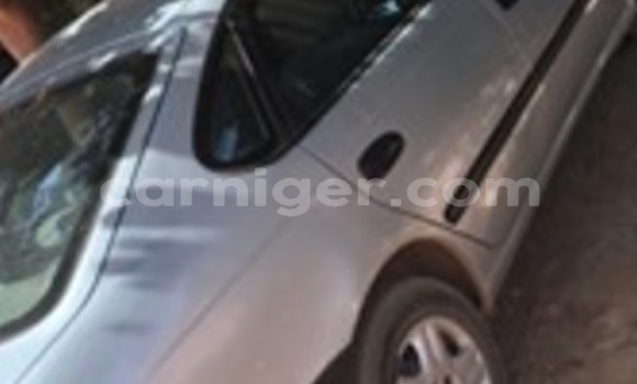 Sayi Na hannu Toyota Avensis Silver Mota in Niamey a Niamey Sayi Na hannu Toyota Avensis Silver Mota in Niamey a Niamey