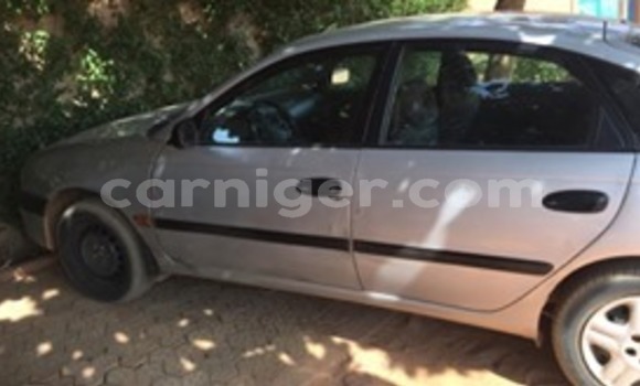 Sayi Na hannu Toyota Avensis Silver Mota in Niamey a Niamey Sayi Na hannu Toyota Avensis Silver Mota in Niamey a Niamey