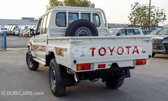 Buy Import Toyota Land Cruiser White Truck in Import - Dubai in Agadez Buy Import Toyota Land Cruiser White Truck in Import - Dubai in Agadez