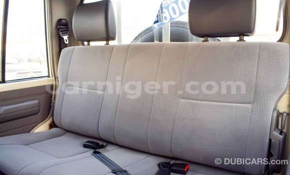 Buy Import Toyota Land Cruiser White Truck in Import - Dubai in Agadez Buy Import Toyota Land Cruiser White Truck in Import - Dubai in Agadez