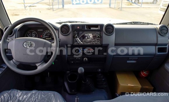 Buy Import Toyota Land Cruiser White Truck in Import - Dubai in Agadez Buy Import Toyota Land Cruiser White Truck in Import - Dubai in Agadez
