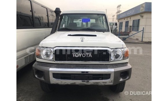 Buy Import Toyota Land Cruiser White Truck in Import - Dubai in Agadez Buy Import Toyota Land Cruiser White Truck in Import - Dubai in Agadez