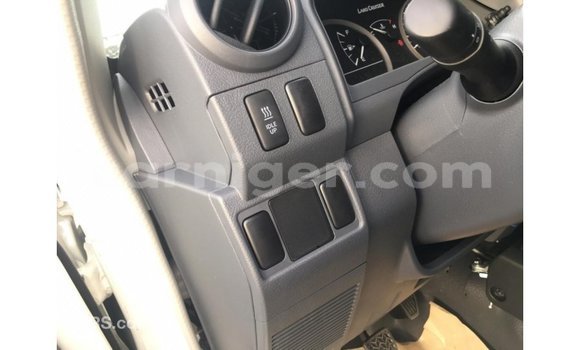 Buy Import Toyota Land Cruiser White Truck in Import - Dubai in Agadez Buy Import Toyota Land Cruiser White Truck in Import - Dubai in Agadez