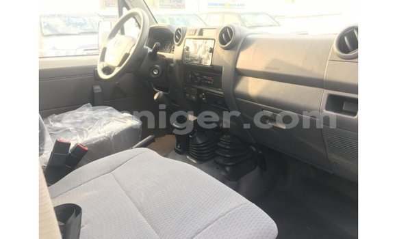 Buy Import Toyota Land Cruiser White Truck in Import - Dubai in Agadez Buy Import Toyota Land Cruiser White Truck in Import - Dubai in Agadez