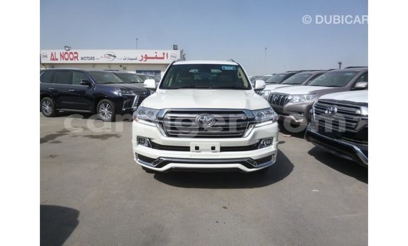 Sayi Imported Toyota Land Cruiser White Babbar mota in Import - Dubai a Agadez Sayi Imported Toyota Land Cruiser White Babbar mota in Import - Dubai a Agadez