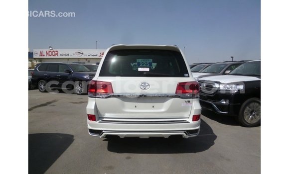 Sayi Imported Toyota Land Cruiser White Babbar mota in Import - Dubai a Agadez Sayi Imported Toyota Land Cruiser White Babbar mota in Import - Dubai a Agadez