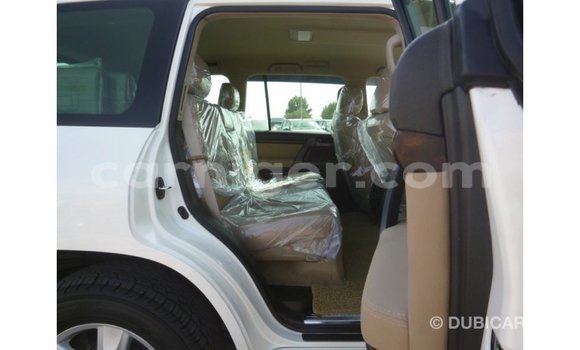 Sayi Imported Toyota Land Cruiser White Babbar mota in Import - Dubai a Agadez Sayi Imported Toyota Land Cruiser White Babbar mota in Import - Dubai a Agadez