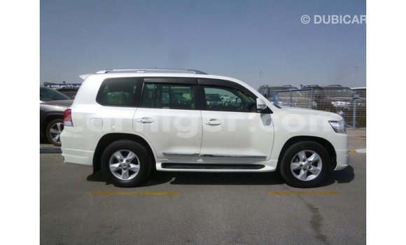 Sayi Imported Toyota Land Cruiser White Babbar mota in Import - Dubai a Agadez Sayi Imported Toyota Land Cruiser White Babbar mota in Import - Dubai a Agadez