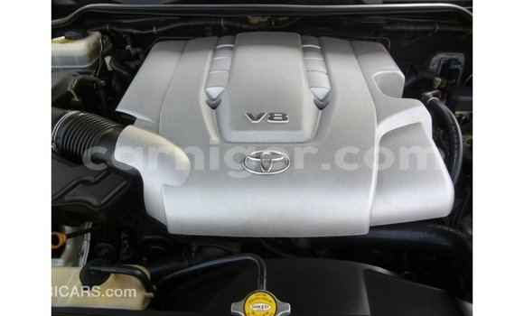 Sayi Imported Toyota Land Cruiser White Babbar mota in Import - Dubai a Agadez Sayi Imported Toyota Land Cruiser White Babbar mota in Import - Dubai a Agadez