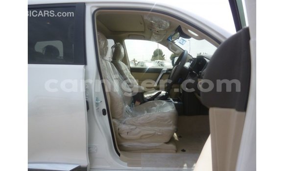 Sayi Imported Toyota Prado White Mota in Import - Dubai a Agadez Sayi Imported Toyota Prado White Mota in Import - Dubai a Agadez