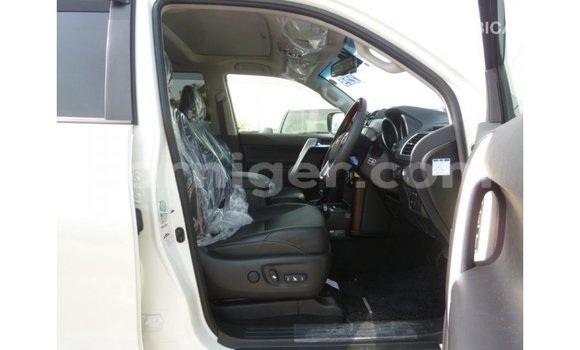 Sayi Imported Toyota Prado White Mota in Import - Dubai a Agadez Sayi Imported Toyota Prado White Mota in Import - Dubai a Agadez