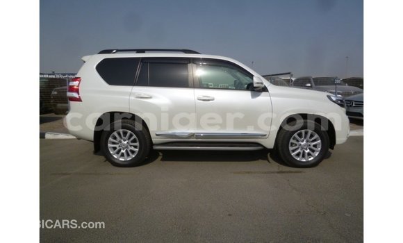 Sayi Imported Toyota Prado White Mota in Import - Dubai a Agadez Sayi Imported Toyota Prado White Mota in Import - Dubai a Agadez