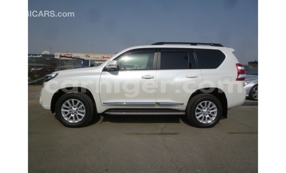 Sayi Imported Toyota Prado White Mota in Import - Dubai a Agadez Sayi Imported Toyota Prado White Mota in Import - Dubai a Agadez