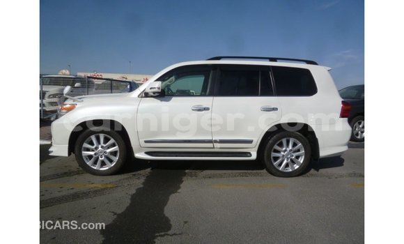 Acheter Import Utilitaire Toyota Land Cruiser Blanc à Import - Dubai, Agadez Acheter Import Utilitaire Toyota Land Cruiser Blanc à Import - Dubai, Agadez