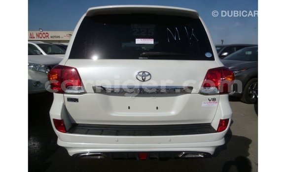 Acheter Import Utilitaire Toyota Land Cruiser Blanc à Import - Dubai, Agadez Acheter Import Utilitaire Toyota Land Cruiser Blanc à Import - Dubai, Agadez