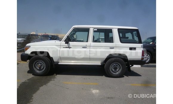 اشتري Imported Toyota Land Cruiser White شاحنة في Import - Dubai في أغاديز اشتري Imported Toyota Land Cruiser White شاحنة في Import - Dubai في أغاديز