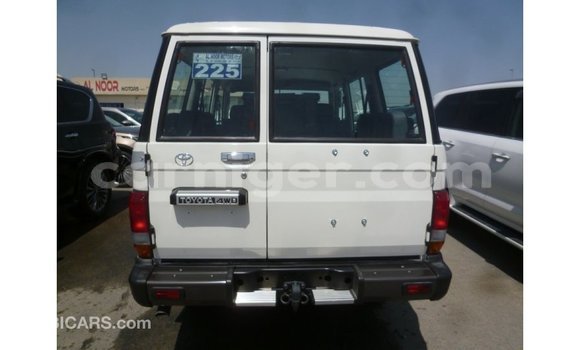 اشتري Imported Toyota Land Cruiser White شاحنة في Import - Dubai في أغاديز اشتري Imported Toyota Land Cruiser White شاحنة في Import - Dubai في أغاديز