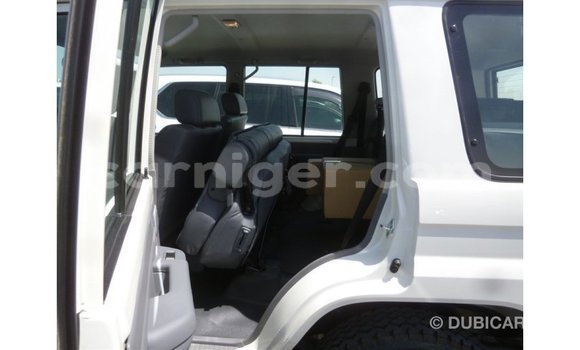 اشتري Imported Toyota Land Cruiser White شاحنة في Import - Dubai في أغاديز اشتري Imported Toyota Land Cruiser White شاحنة في Import - Dubai في أغاديز