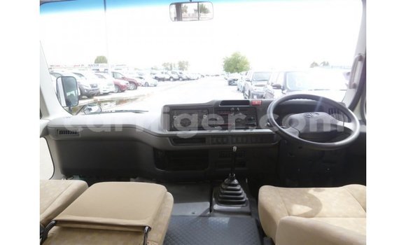 Sayi Imported Toyota Coaster White Mota in Import - Dubai a Agadez Sayi Imported Toyota Coaster White Mota in Import - Dubai a Agadez