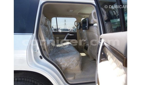 Buy Import Toyota Land Cruiser White Truck in Import - Dubai in Agadez Buy Import Toyota Land Cruiser White Truck in Import - Dubai in Agadez