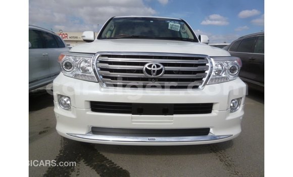 Acheter Import Utilitaire Toyota Land Cruiser Blanc à Import - Dubai, Agadez Acheter Import Utilitaire Toyota Land Cruiser Blanc à Import - Dubai, Agadez